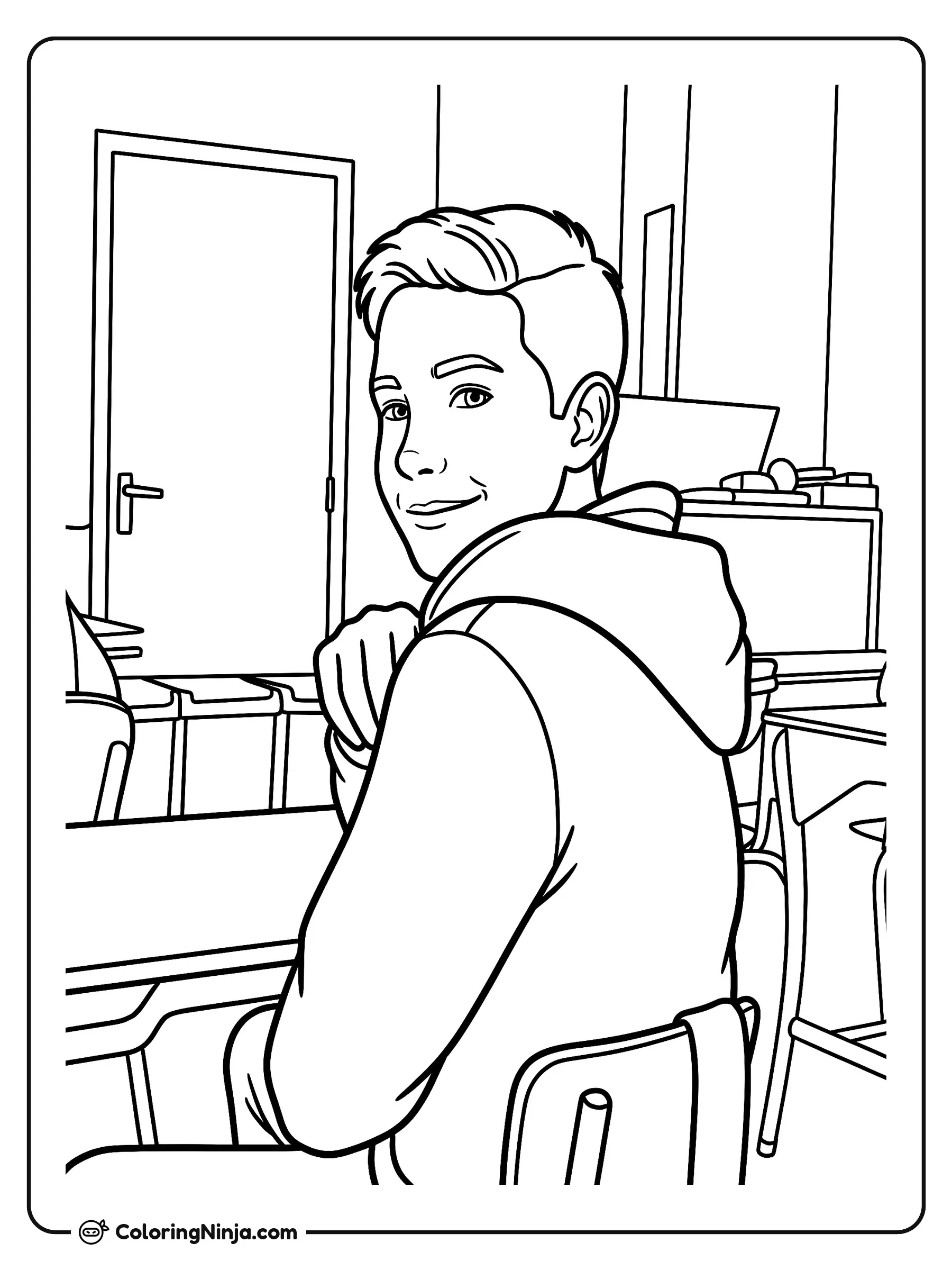 Niño sonriendo en el salón de clases, dibujo para colorear: Un niño con sudadera con capucha está sentado en su pupitre y sonríe mirando hacia atrás. A su alrededor se observan otros escritorios, sillas, una puerta y útiles escolares en el fondo.