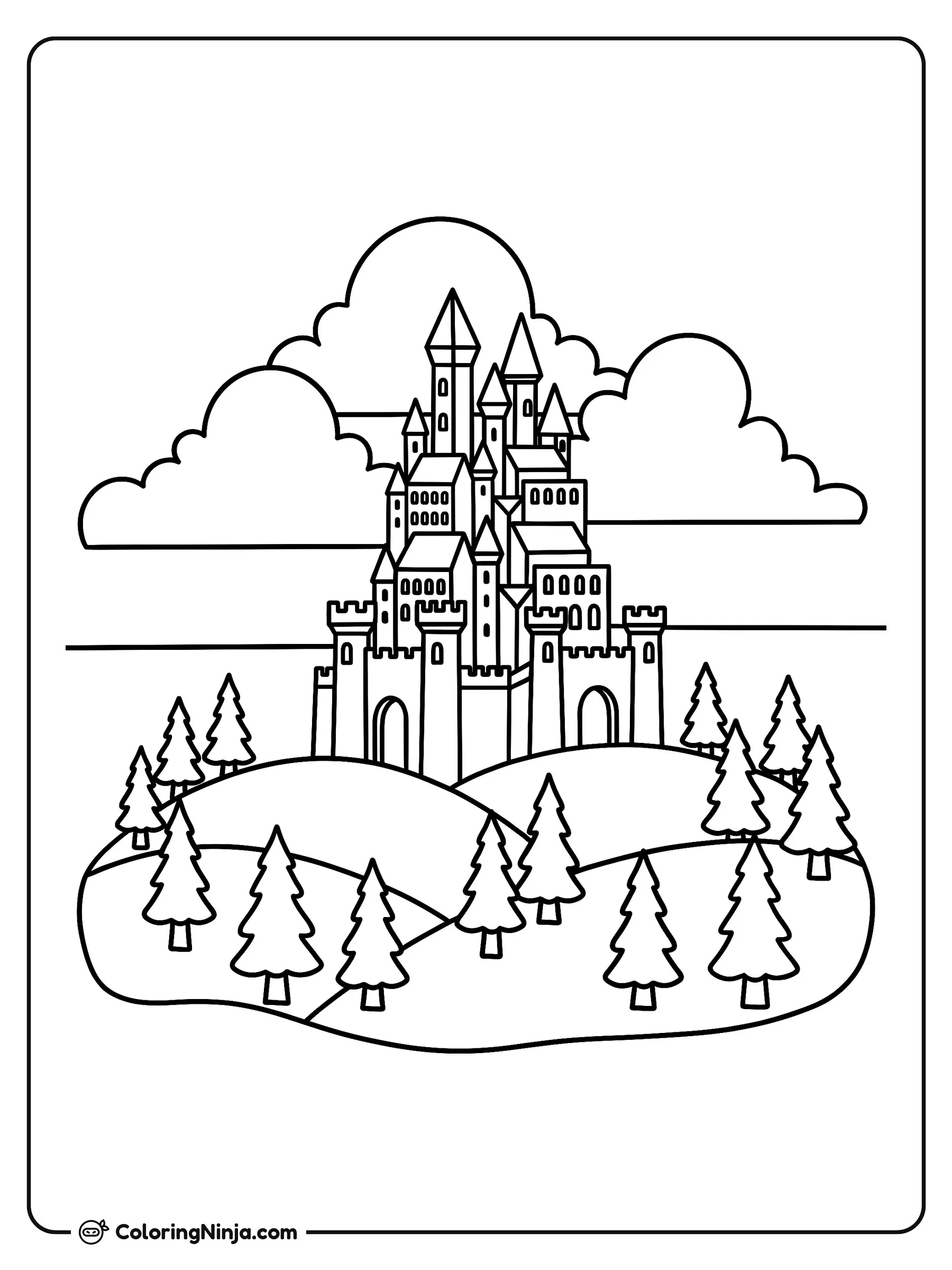 Reino en las colinas verdes, dibujo para colorear: Un majestuoso castillo de cuento se alza sobre colinas rodeadas de pinos y bajo grandes nubes. La escena muestra altas torres de piedra con agujas puntiagudas y arcos detallados.