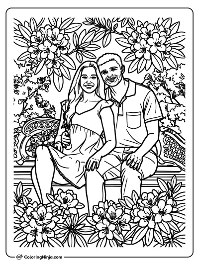 Pareja en una banca con flores